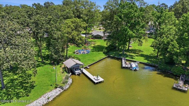 227 Lakeshore Drive, Madison, MS 39110