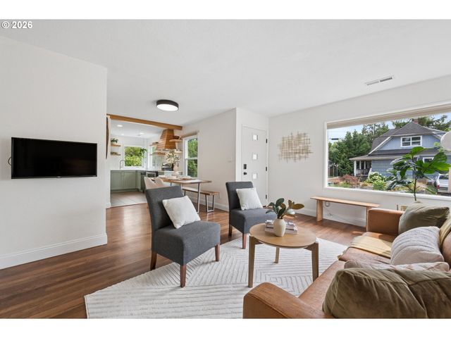 1519 N JARRETT St, Portland, OR 97217