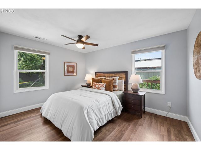 1519 N JARRETT St, Portland, OR 97217