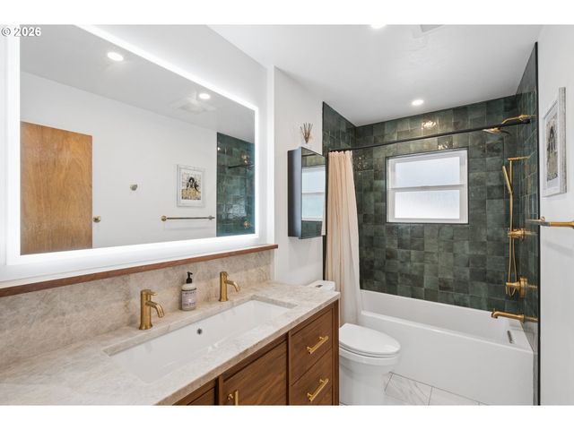 1519 N JARRETT St, Portland, OR 97217