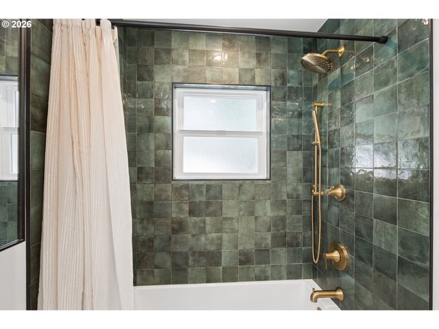 1519 N JARRETT St, Portland, OR 97217