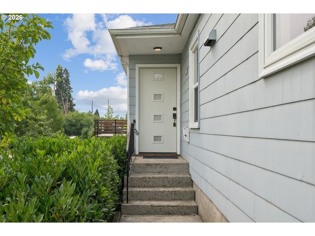 1519 N JARRETT St, Portland, OR 97217