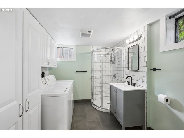 1519 N JARRETT St, Portland, OR 97217
