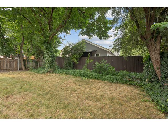 1519 N JARRETT St, Portland, OR 97217