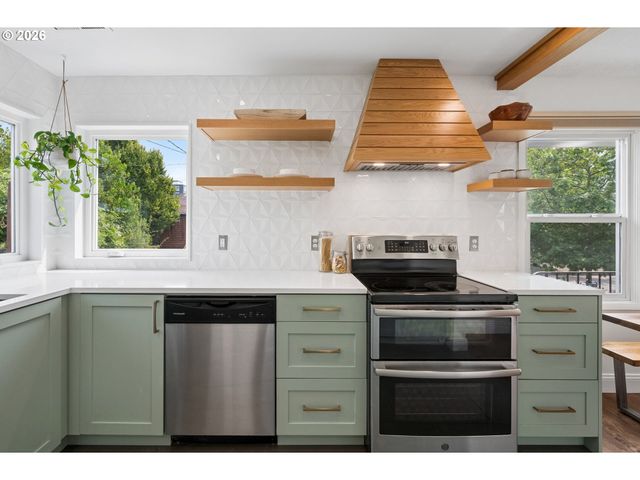 1519 N JARRETT St, Portland, OR 97217