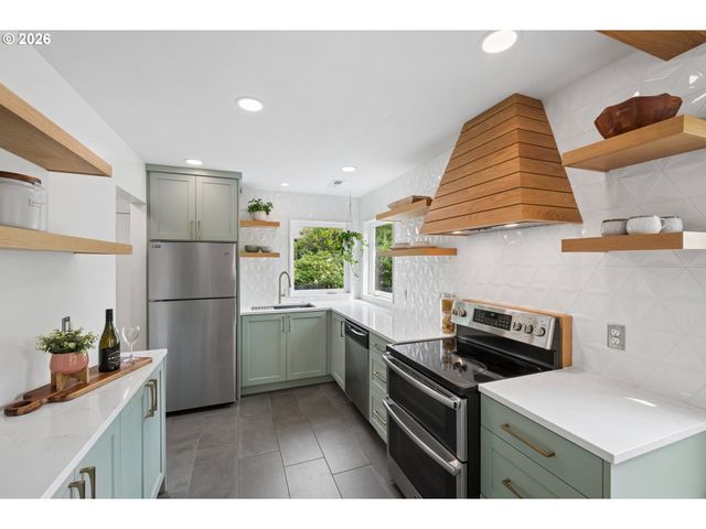 1519 N JARRETT St, Portland, OR 97217