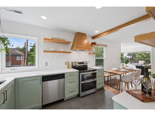 1519 N JARRETT St, Portland, OR 97217