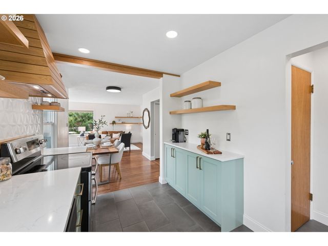 1519 N JARRETT St, Portland, OR 97217