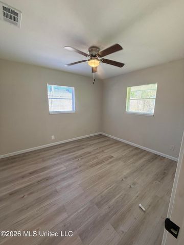 121 S Island View Avenue, Long Beach, MS 39560