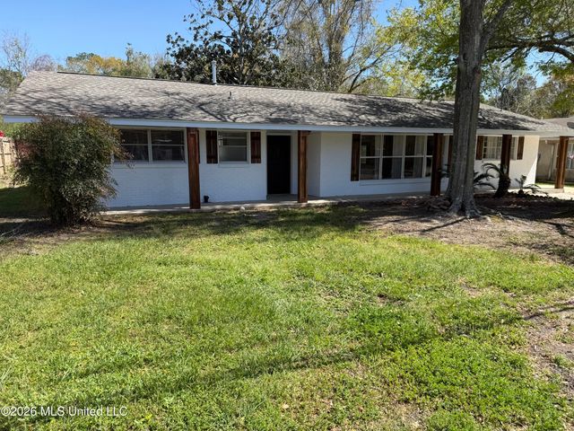 121 S Island View Avenue, Long Beach, MS 39560