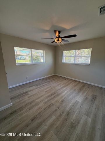 121 S Island View Avenue, Long Beach, MS 39560