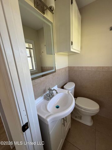 121 S Island View Avenue, Long Beach, MS 39560