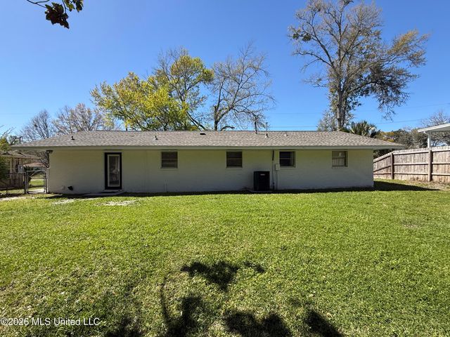 121 S Island View Avenue, Long Beach, MS 39560