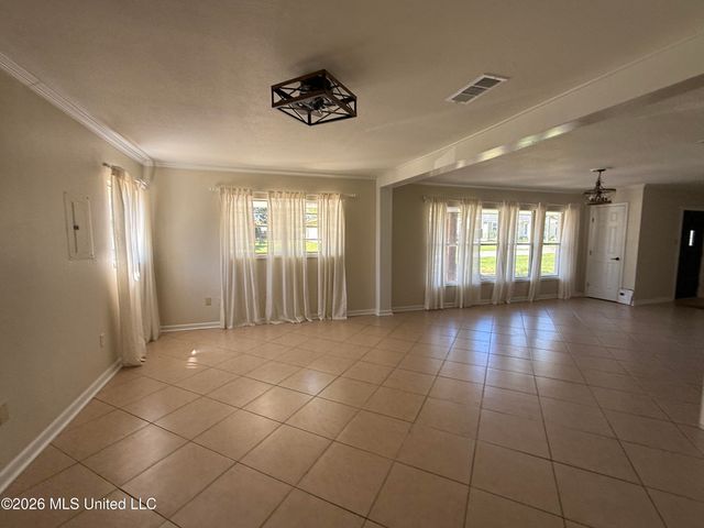 121 S Island View Avenue, Long Beach, MS 39560