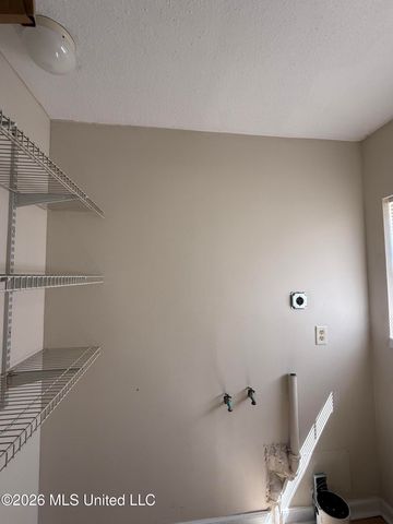 121 S Island View Avenue, Long Beach, MS 39560