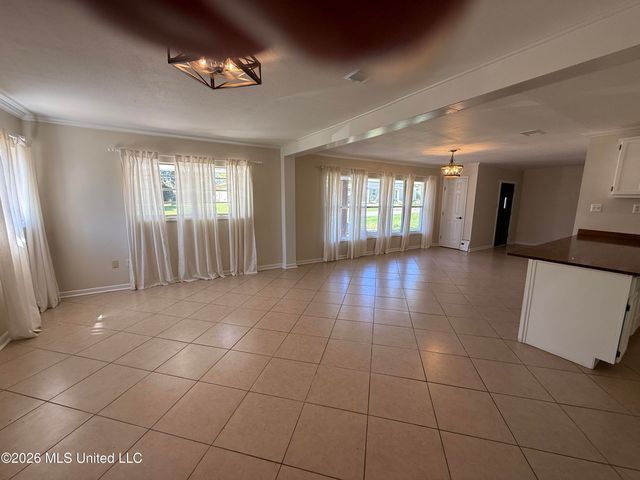 121 S Island View Avenue, Long Beach, MS 39560