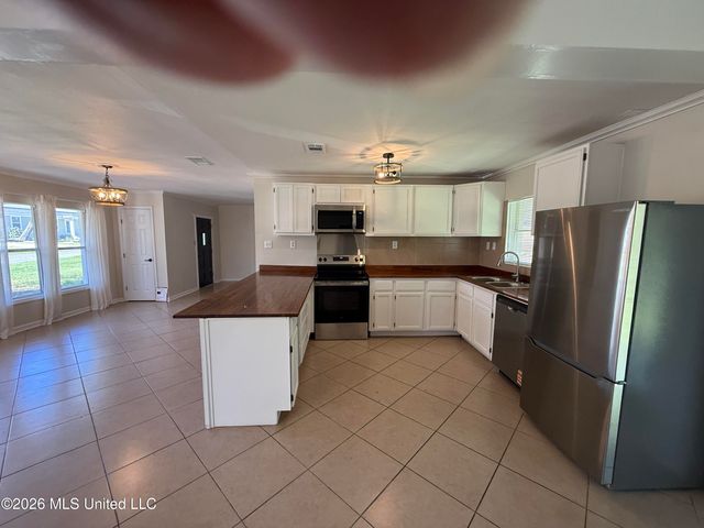 121 S Island View Avenue, Long Beach, MS 39560