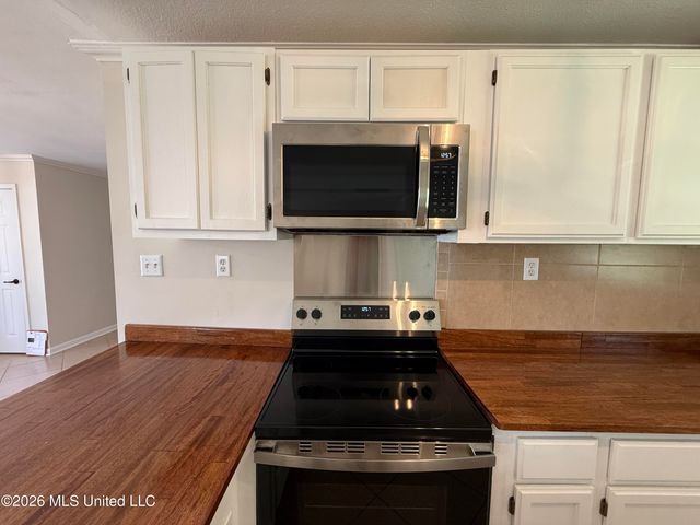 121 S Island View Avenue, Long Beach, MS 39560