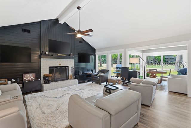20 Spanish Moss Rd, Hilton Head Island, SC 29928