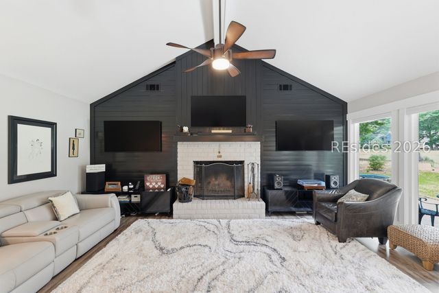 20 Spanish Moss Rd, Hilton Head Island, SC 29928