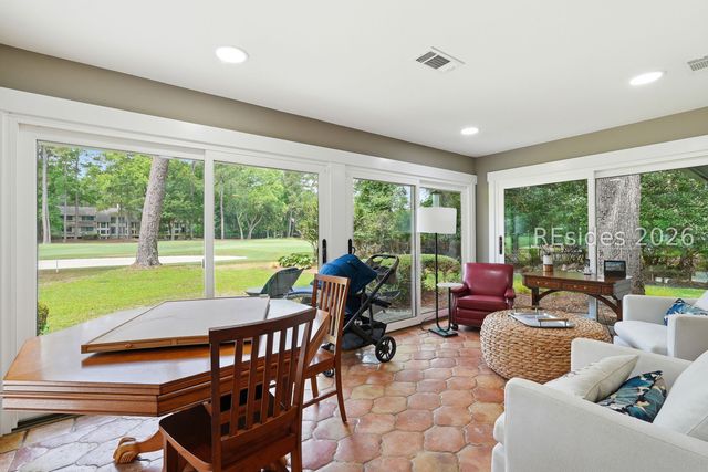 20 Spanish Moss Rd, Hilton Head Island, SC 29928