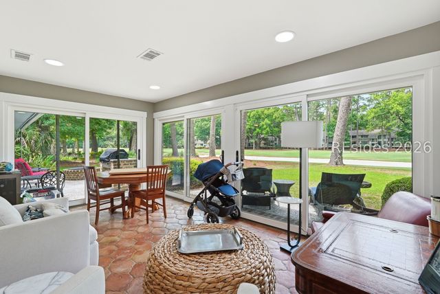 20 Spanish Moss Rd, Hilton Head Island, SC 29928
