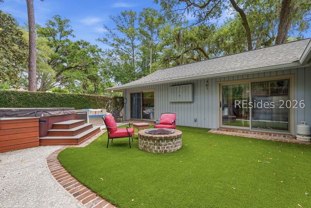 20 Spanish Moss Rd, Hilton Head Island, SC 29928