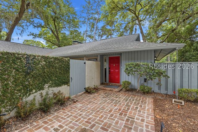 20 Spanish Moss Rd, Hilton Head Island, SC 29928