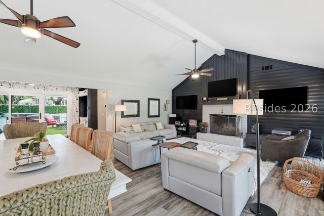 20 Spanish Moss Rd, Hilton Head Island, SC 29928