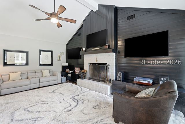 20 Spanish Moss Rd, Hilton Head Island, SC 29928