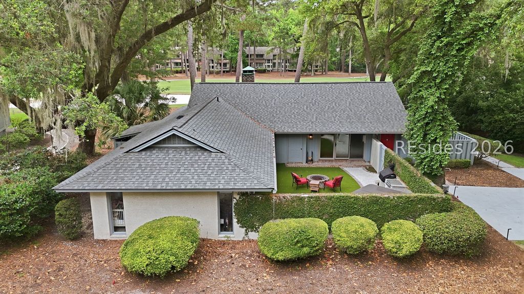 20 Spanish Moss Rd, Hilton Head Island, SC 29928