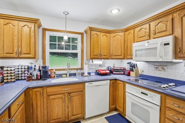 89 Tomahawk Trl, Sparta Twp., NJ 07871