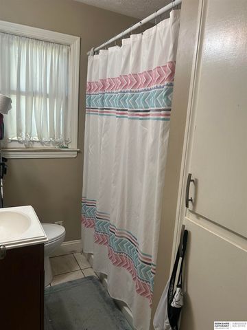 3342 N 41st Street, Omaha, NE 68111