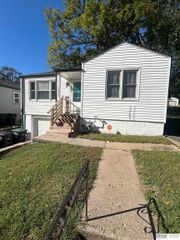 3342 N 41st Street, Omaha, NE 68111