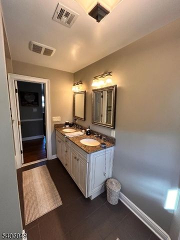 2 Holderith Rd, West Caldwell Twp., NJ 07006