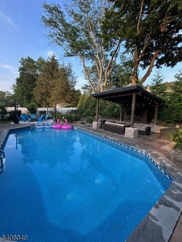 2 Holderith Rd, West Caldwell Twp., NJ 07006