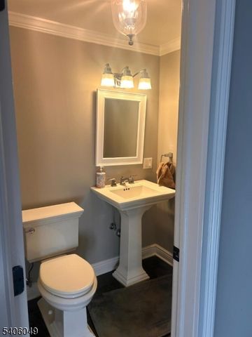 2 Holderith Rd, West Caldwell Twp., NJ 07006