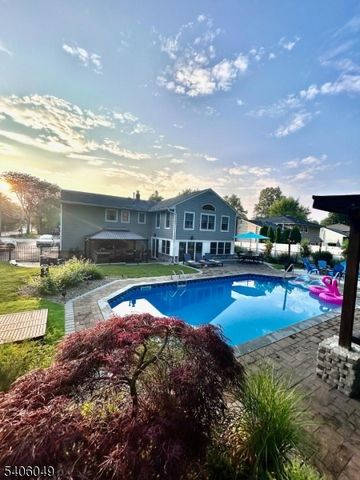 2 Holderith Rd, West Caldwell Twp., NJ 07006