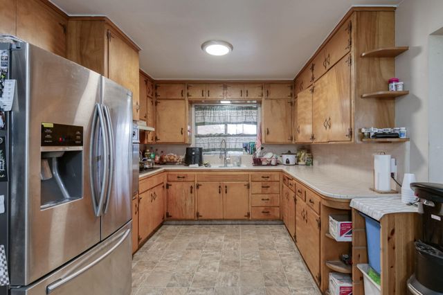 1055 E Dinuba Avenue, Reedley, CA 93654