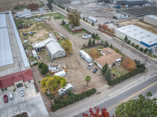 1055 E Dinuba Avenue, Reedley, CA 93654