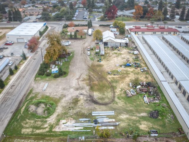1055 E Dinuba Avenue, Reedley, CA 93654