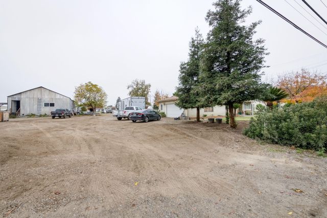 1055 E Dinuba Avenue, Reedley, CA 93654