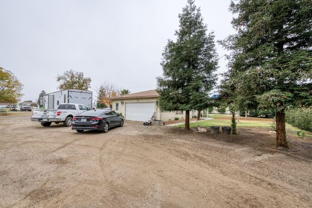 1055 E Dinuba Avenue, Reedley, CA 93654