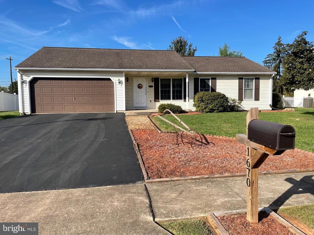 1670 MISTY DR, York, PA 17408
