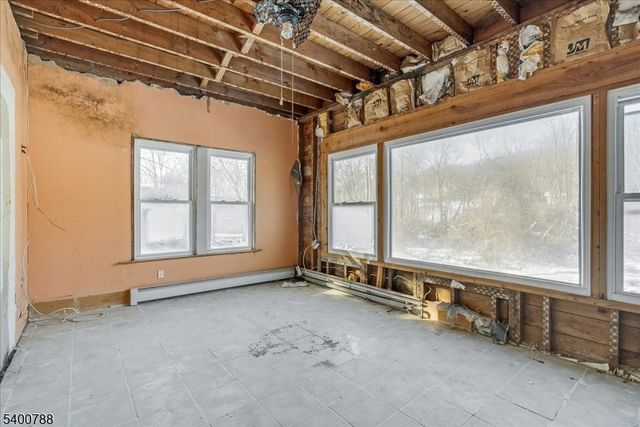 40 Park Ave, Newton Town, NJ 07860