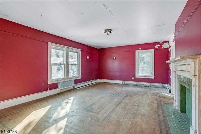 40 Park Ave, Newton Town, NJ 07860