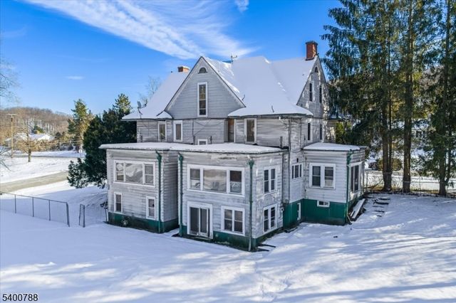 40 Park Ave, Newton Town, NJ 07860