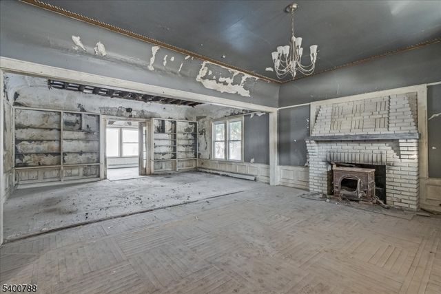 40 Park Ave, Newton Town, NJ 07860