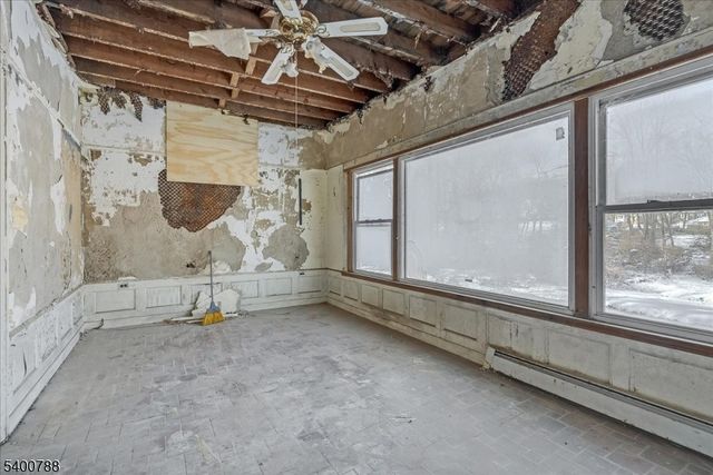 40 Park Ave, Newton Town, NJ 07860