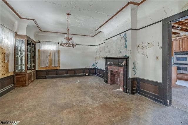 40 Park Ave, Newton Town, NJ 07860